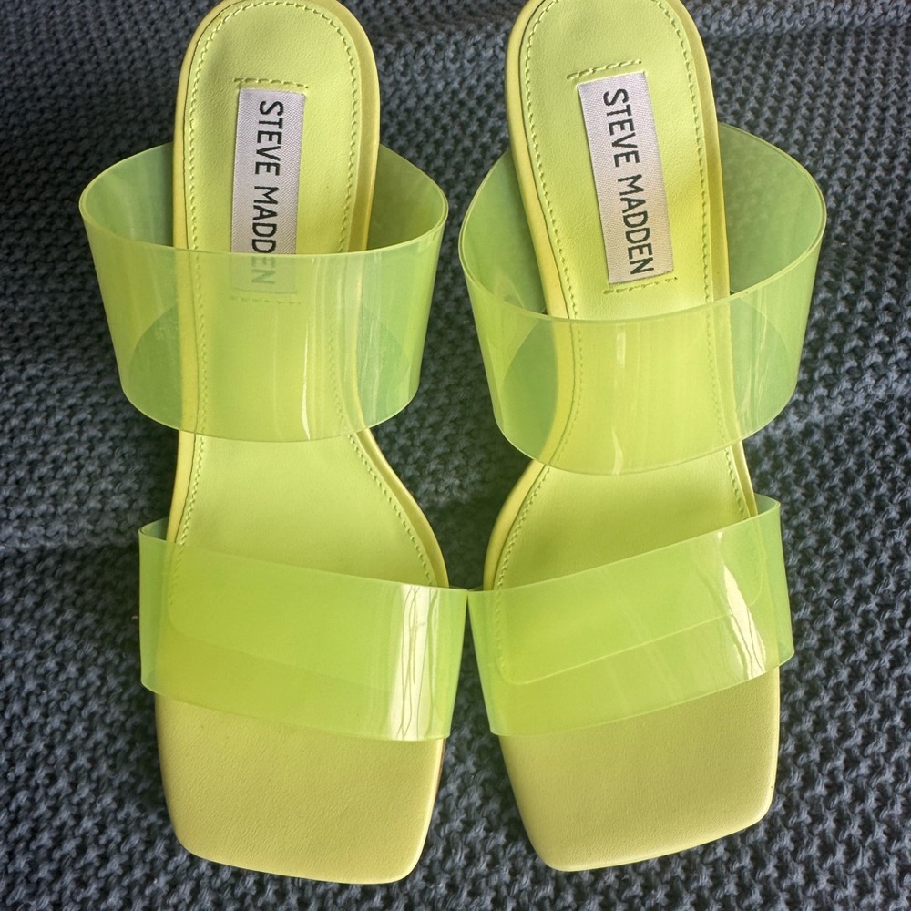 Steve Madden Green Slide Sandals Modern Minimalist Design